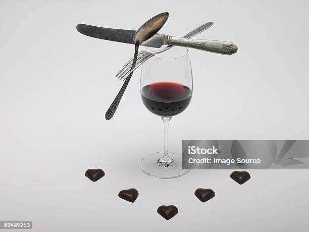 Foto de Talheres Em Uma Taça De Vinho e mais fotos de stock de Chocolate - Chocolate, Colher - Faqueiro, Comida e bebida
