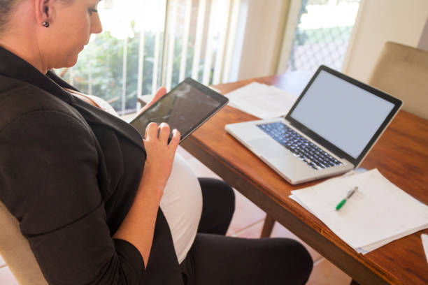 istock Pregnant woman at work 804928598