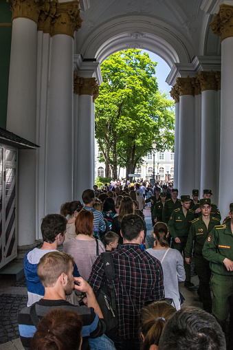 St. Petersburg: Tourists stand in queue long hours in the State Hermitage Museum, St. Petersburg, Russia