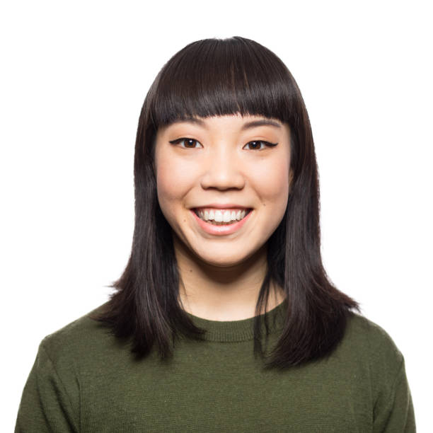 retrato de sonriente mujer asiática joven - fondo blanco fotos fotografías e imágenes de stock