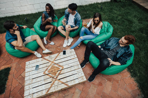 social gathering in the backyard of the house with friends - after work beautiful people beer beer bottle imagens e fotografias de stock