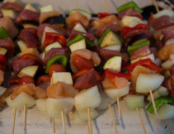 Raw meat and veggies brochettes