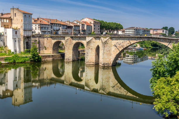 istock Villeneuve On lot 805229652
