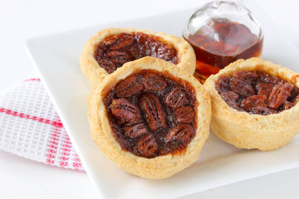 istock Canadian maple syrup tarts 805446994