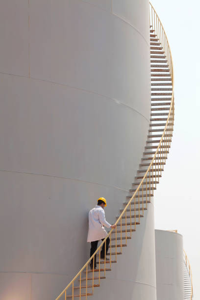 istock Gas and Oil Storage 805805124