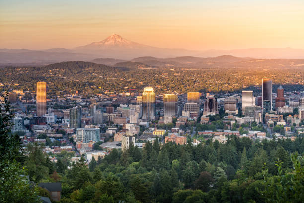 istock Downtown Portland, Oregon at sunset 806065140