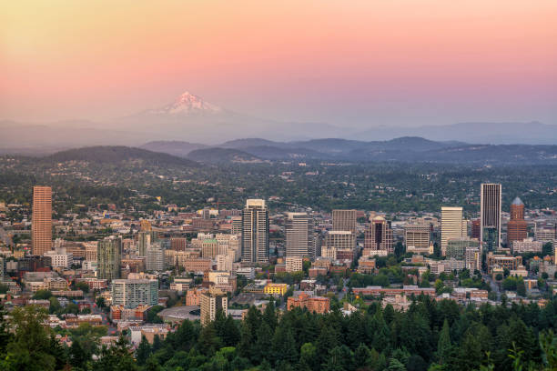 istock Downtown Portland, Oregon at sunset 806065330