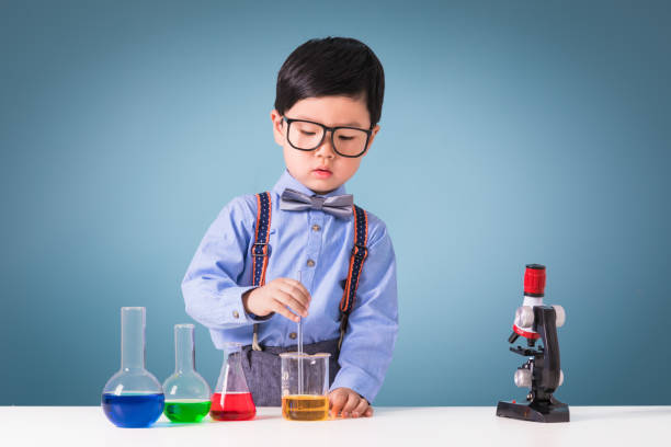 little scientist - preschooler plant preschool classroom imagens e fotografias de stock