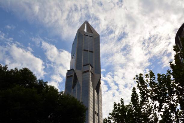 небоскреб завтра сквер, шанхай, китай - peoples park стоковые фото и изображения