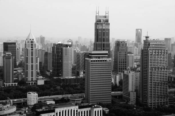 grattacielo k11 e paesaggio urbano di shanghai, cina - peoples park foto e immagini stock