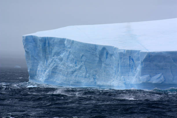 卓上氷山南極大陸 - ice shelf ストックフォトと画像