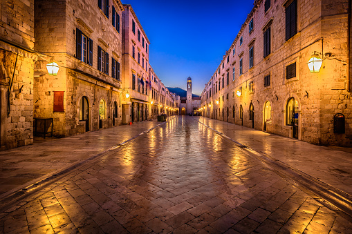 Noche de Dubrovnik calle Stradun. photo