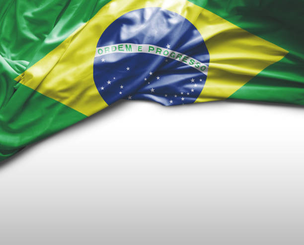 бразильский развевающийся флаг - бразильский флаг стоковые фото и изображения