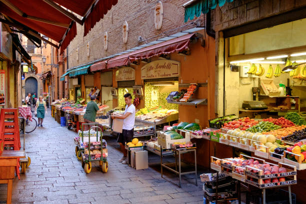 caratteristici negozi di alimentari nel centro storico di bologna - multiple exposures foto e immagini stock