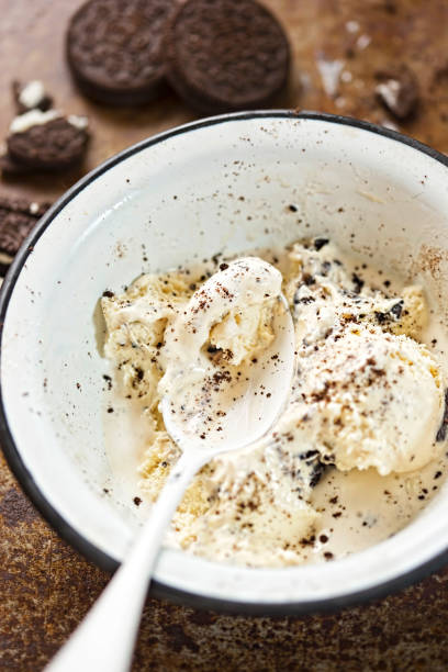 istock Cookie and cream ice cream in white bowl 806394066