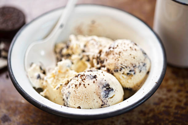 istock Cookie and cream ice cream in white bowl 806394200