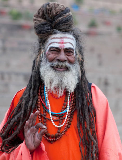 indian sadhu (święty człowiek) w: varanasi - indian culture guru sadhu hinduism zdjęcia i obrazy z banku zdjęć