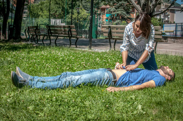 istock girl assists an unconscious guy afetr accident 806405714