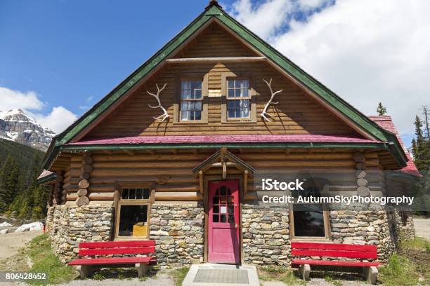 Num Ti Jah Lodge Stock Photo - Download Image Now - Alberta, Architecture, Banff