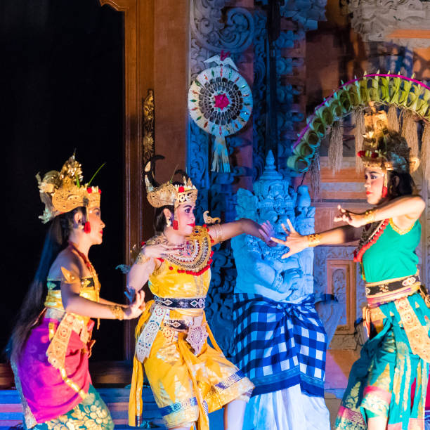 bali dancers performing ramayana ballet at royal palace, ubud, bali - traditional dancing ballet dancing classical style imagens e fotografias de stock