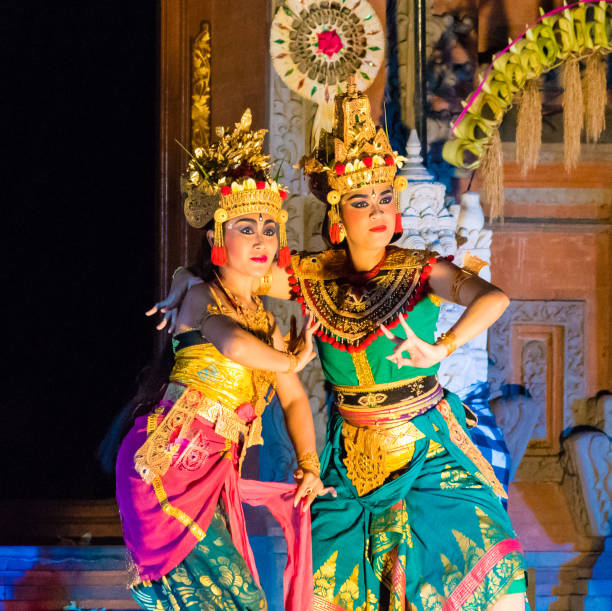 bali dancers performing ramayana ballet at royal palace, ubud, bali - traditional dancing ballet dancing classical style imagens e fotografias de stock