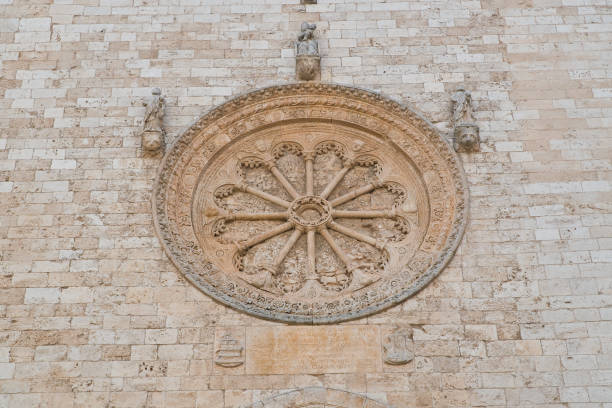 église de la mère de putignano. puglia. italie. - putignano photos et images de collection