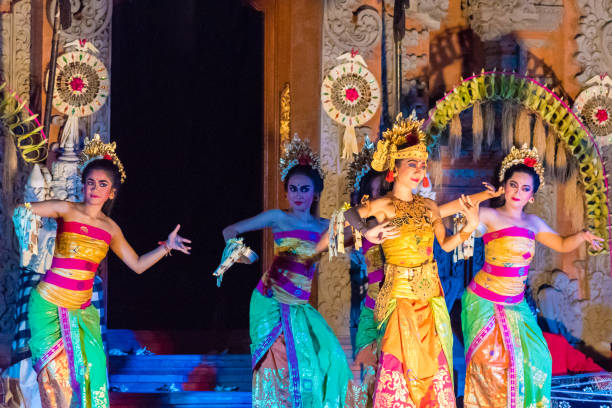 bali dancers performing ramayana ballet at royal palace, ubud, bali - traditional dancing ballet dancing classical style imagens e fotografias de stock