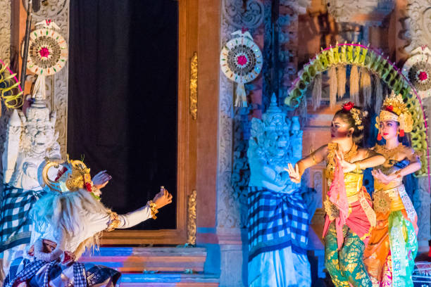 bali dancers performing ramayana ballet at royal palace, ubud, bali - traditional dancing ballet dancing classical style imagens e fotografias de stock