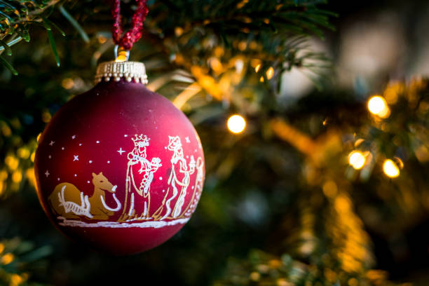 istock A red christmas tree decoration ball close up 806883380