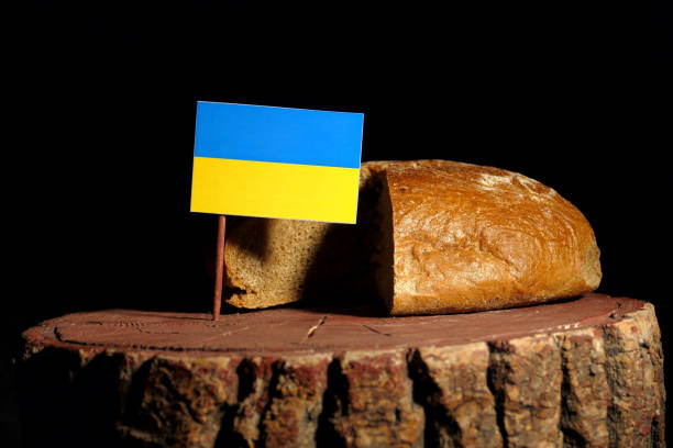 istock Ukrainian flag on a stump with bread isolated 807006640