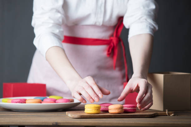 istock Housewife prepare macarons 807111000