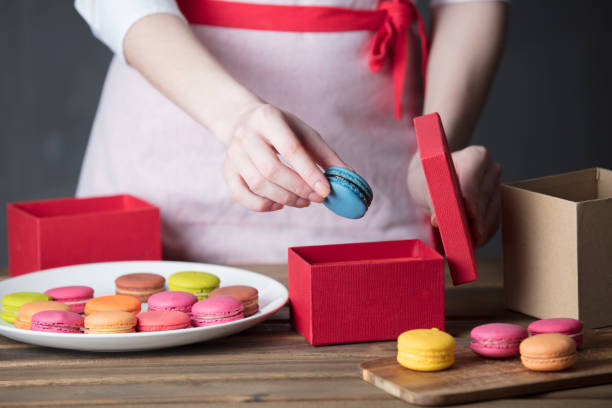 istock Housewife prepare macarons 807111002