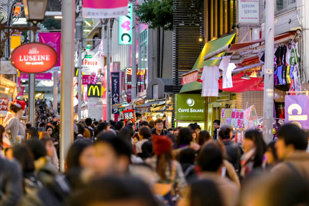 Cena de rua de Tóquio Takeshita Dori na hora do rush, Japão - foto de acervo