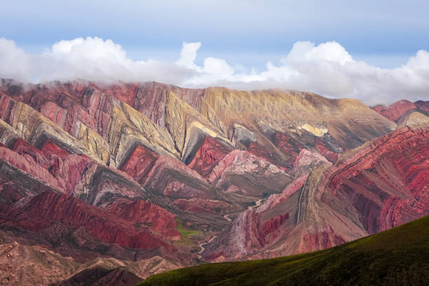 серраниас дель хорнокаль, цветные горы, аргентина - argentina landscape multi colored mountain стоковые фото и изображения