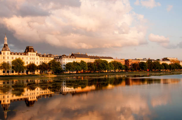 istock Bright evening sunshine on houses in Copenhagen 807401586