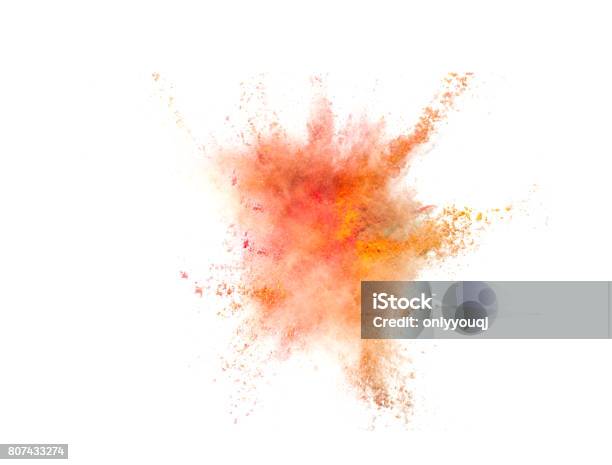 Explosion Der Bunten Pulver Auf Weißer Hintergrund Stockfoto und mehr Bilder von Explodieren - Explodieren, Weißer Hintergrund, Orange - Farbe