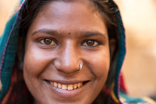 indische zigeunerin, jaisalmer, indien - human face india new delhi traditional culture stock-fotos und bilder