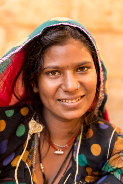 indische zigeunerin, jaisalmer, indien - human face india new delhi traditional culture stock-fotos und bilder