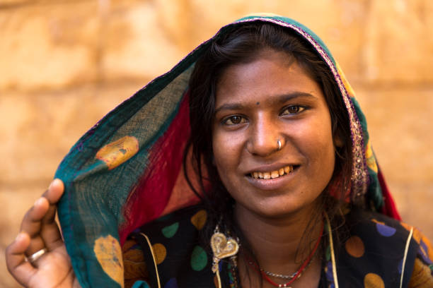 indische zigeunerin, jaisalmer, indien - human face india new delhi traditional culture stock-fotos und bilder