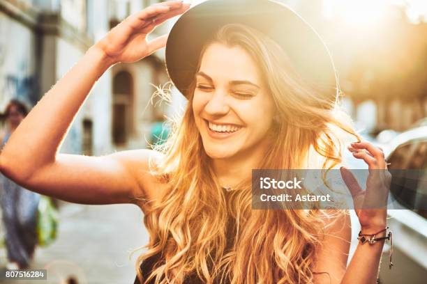 Foto de Retrato e mais fotos de stock de Mulheres - Mulheres, Verão, Felicidade