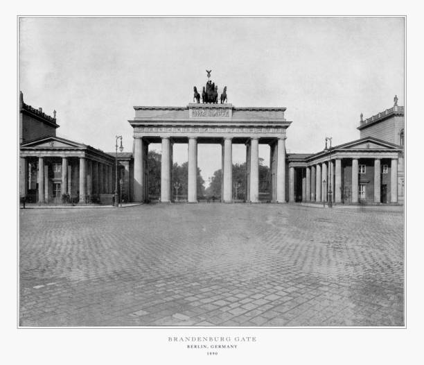 portão de brandemburgo, em berlim, alemanha, antigo alemão fotografia, 1893 - built structure germany history 19th century style - fotografias e filmes do acervo