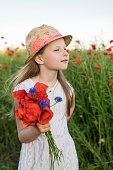 m%C3%A4dchen-mit-mohn.jpg?b=1&s=170x170&