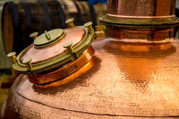 immer noch - distillery stock-fotos und bilder