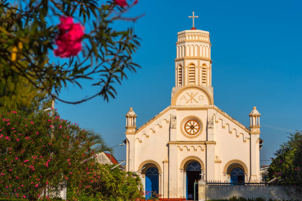 igreja de santa teresa em savannakhet, laos - saint therese church - fotografias e filmes do acervo