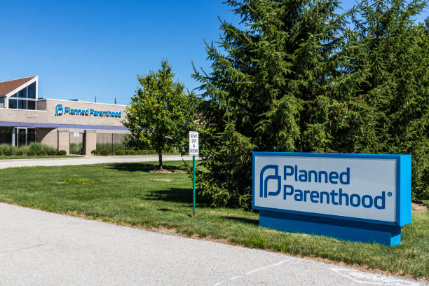 Indianapolis - Circa July 2017: Planned Parenthood Location. Planned Parenthood Provides Reproductive Health Services in the US VIII Indianapolis - Circa July 2017: Planned Parenthood Location. Planned Parenthood Provides Reproductive Health Services in the US VIII abortion photos stock pictures, royalty-free photos & images