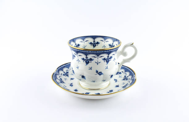 ブルーとゴールドのデザインと美しい磁器カップ - plate china antique blue ストックフォトと画像