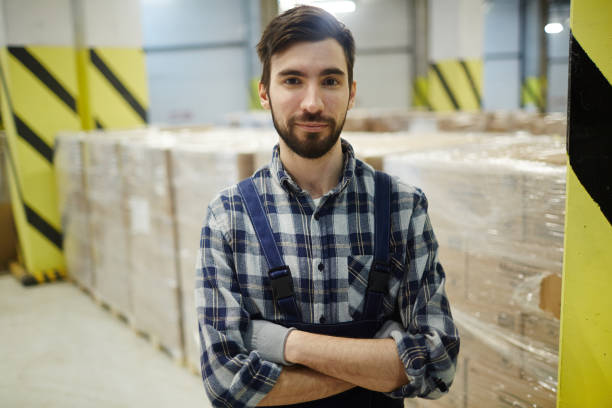 istock Worker of storehouse 808058870