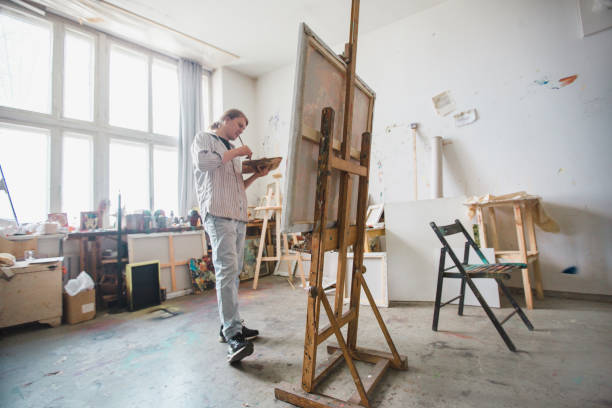 istock Man artist paints in his workshop 808109588