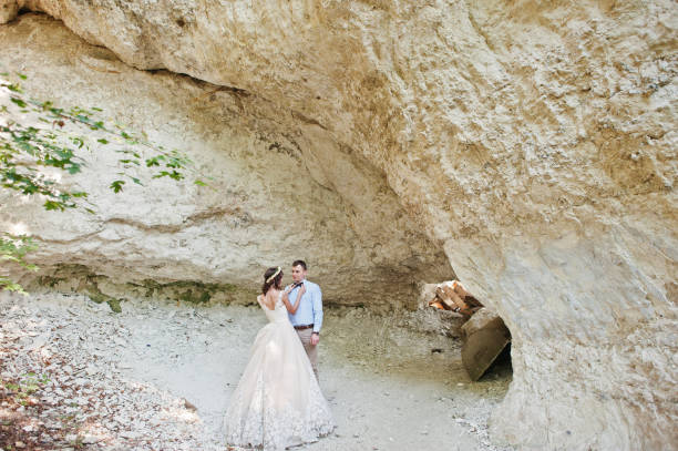 istock Wedding couple on beautiful landscape. 808121646