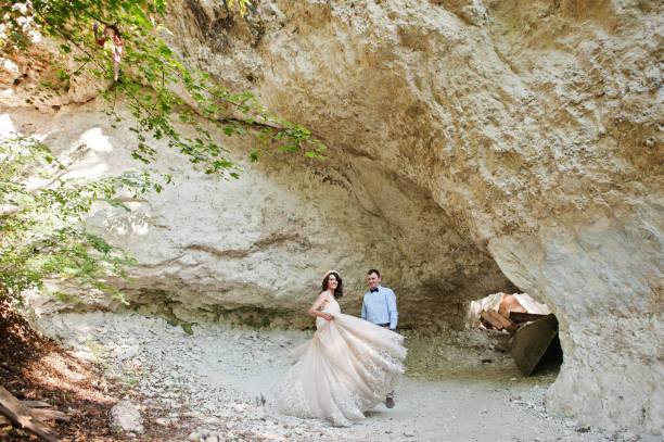 istock Wedding couple on beautiful landscape. 808121686
